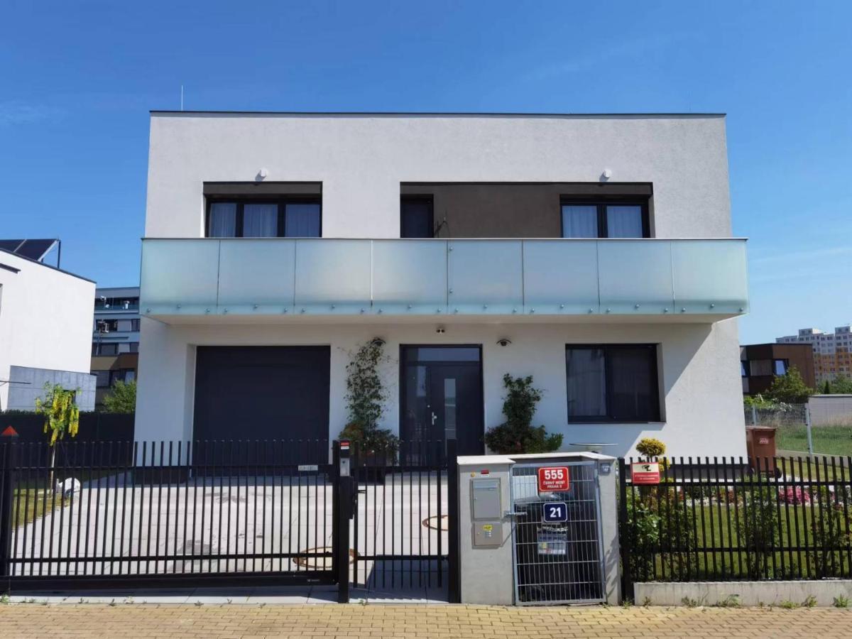 Yipin Villa Prague Exterior photo