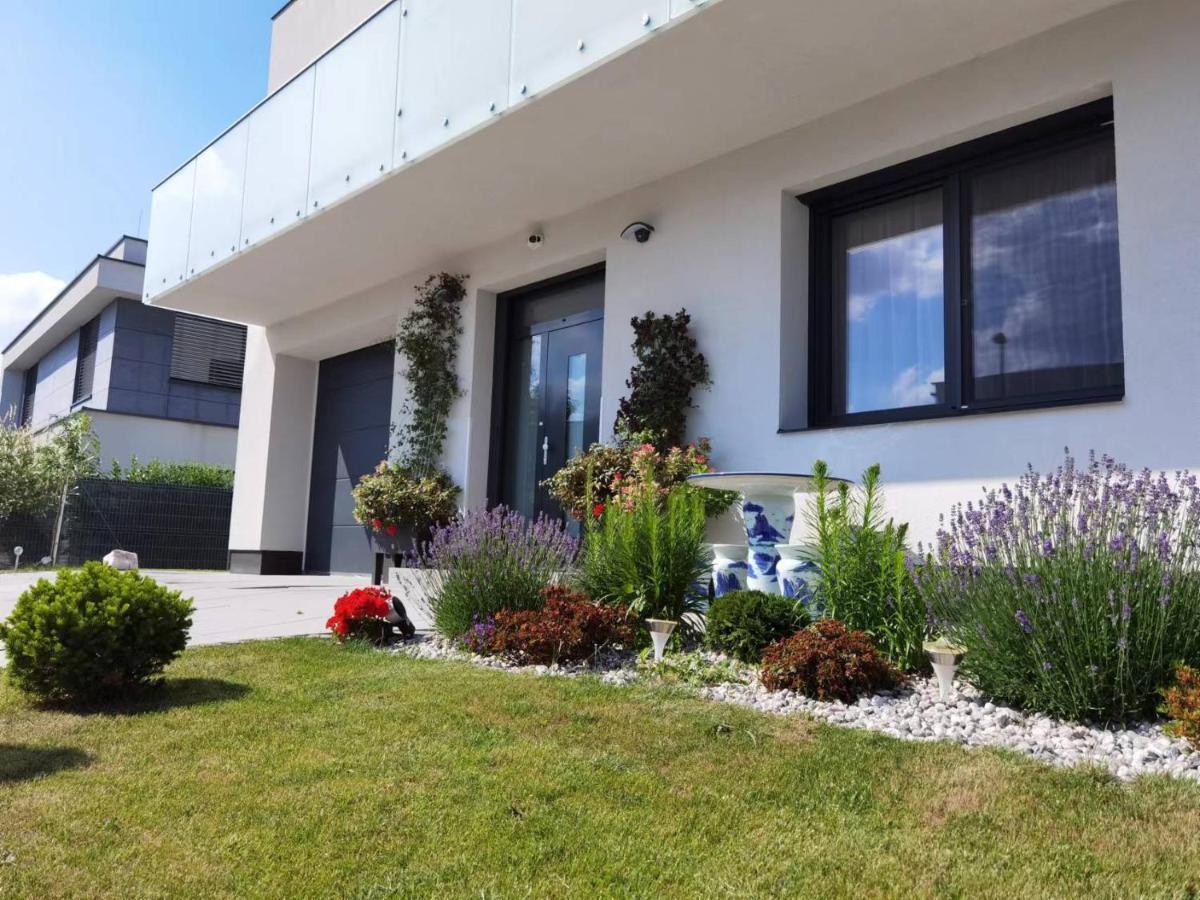 Yipin Villa Prague Exterior photo